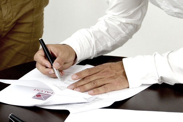 Podpis odręczny i podpis elektroniczny – różnice prawne